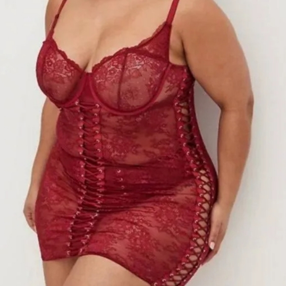 PLUS Red Lace & Lace-Up Chemise